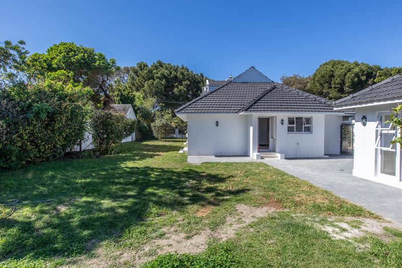 To Let 4 Bedroom Property for Rent in Bergvliet Western Cape
